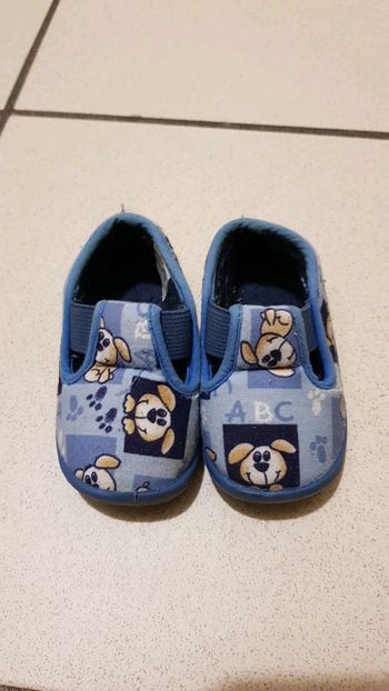 Pantoufle garçon taille 19.