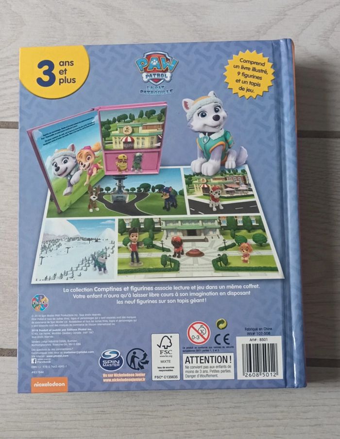 Livre avec figurine - photo numéro 2