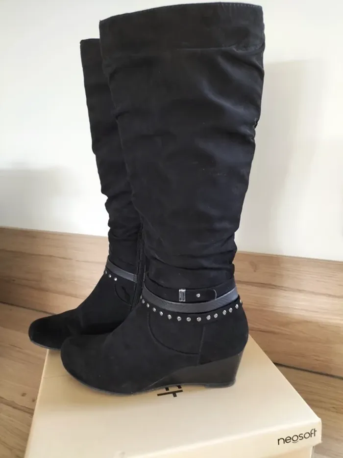 Bottes noires - photo numéro 3