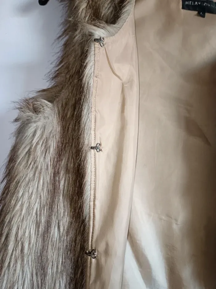 Veste sans manche femme fausse fourrure Taille L 40/42 - photo numéro 5