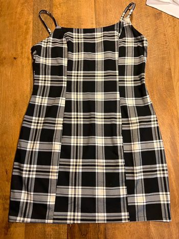 Robe quadrillée noir et grise avec reflets