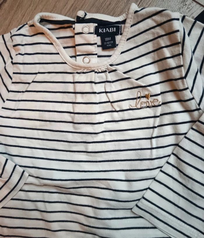 T-shirt manches longues Kiabi 18 mois
2€ pièce ou 3€ les 2 - photo numéro 2
