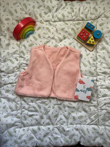 gilet sans manches fourrure rose 5/6 ans