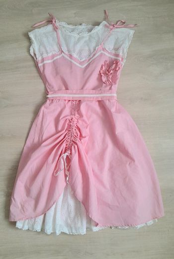 Robe rockabilly rose et dentelle