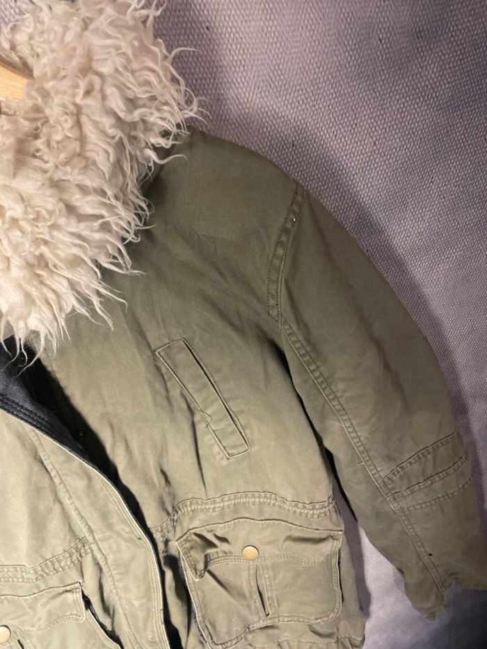 Parka femme, New look, kaki, taille 40 capuche, fausse fourrure, très bon état - photo numéro 3