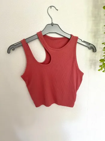 Très beau top court pour femme