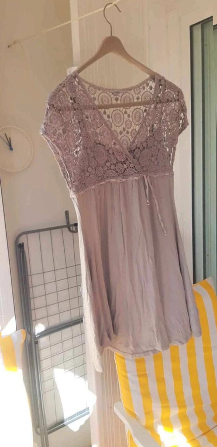 Robe beige grisé T38/40 avec haut  dentelle - photo numéro 2