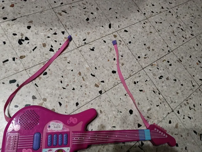Guitare Violetta - photo numéro 2