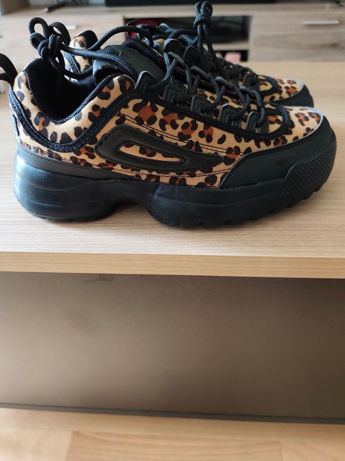 Basket femme saneuve jamais porté
