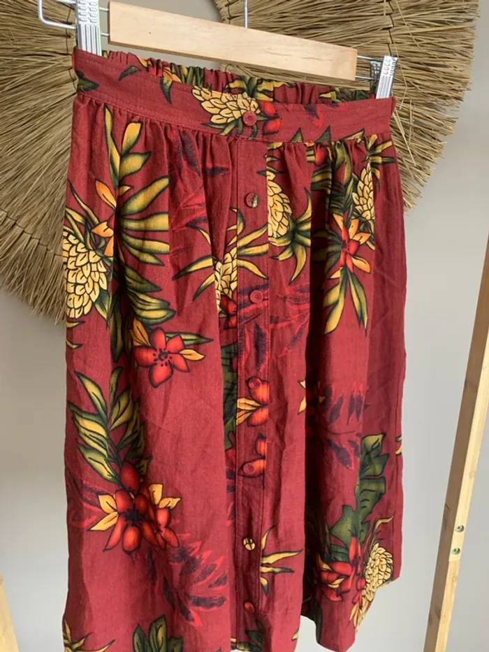 Jupe bordeaux à motif fleuri - photo numéro 2