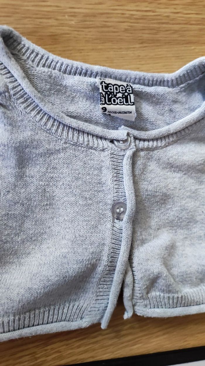 Boléro gris clair taille 9 mois - photo numéro 2