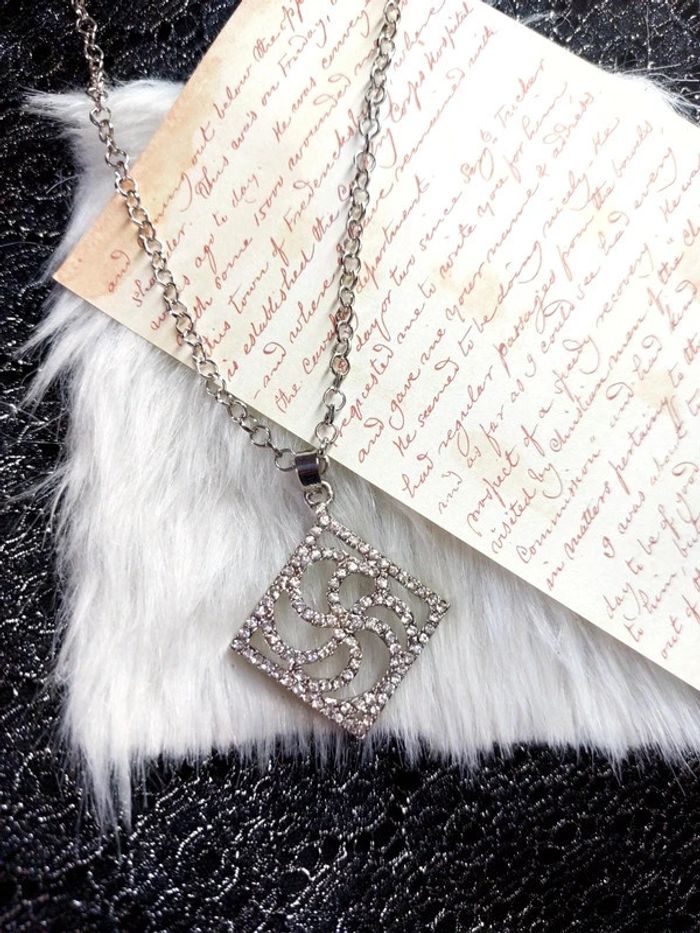 Magnifique collier avec pendentif à strass style vintage Y2k