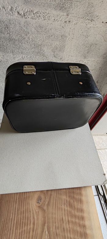 Vanity case vintage rigide en cuir
