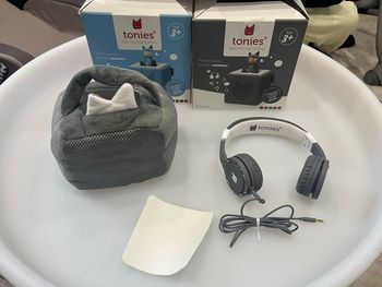 Lot Toniebox et accessoires (sous garantie)