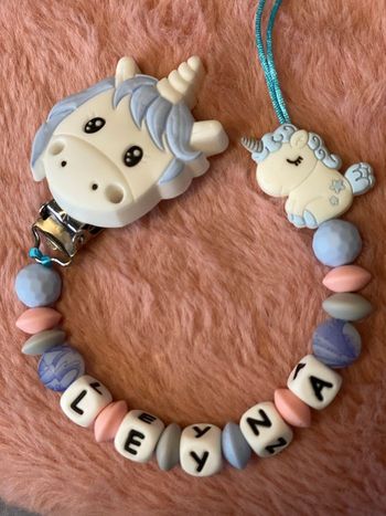 Attache tétine licorne bleu