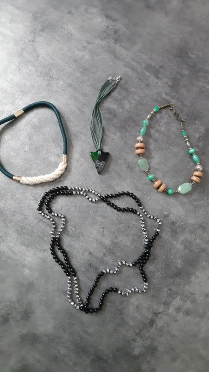 Lot de 4 colliers fantaisies femme
