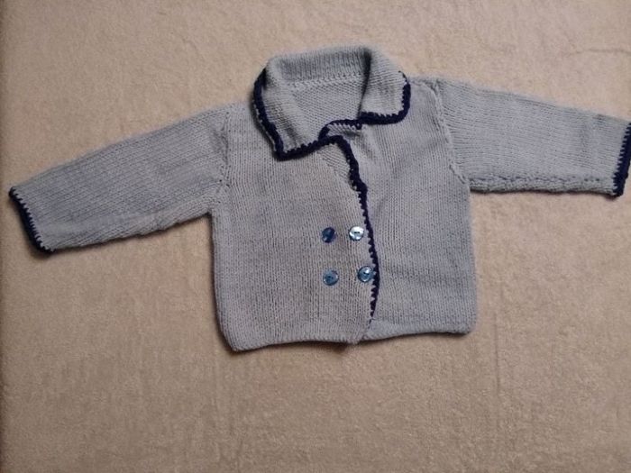 Gilet bleu fait main (réf perso D34)(familleac72)
