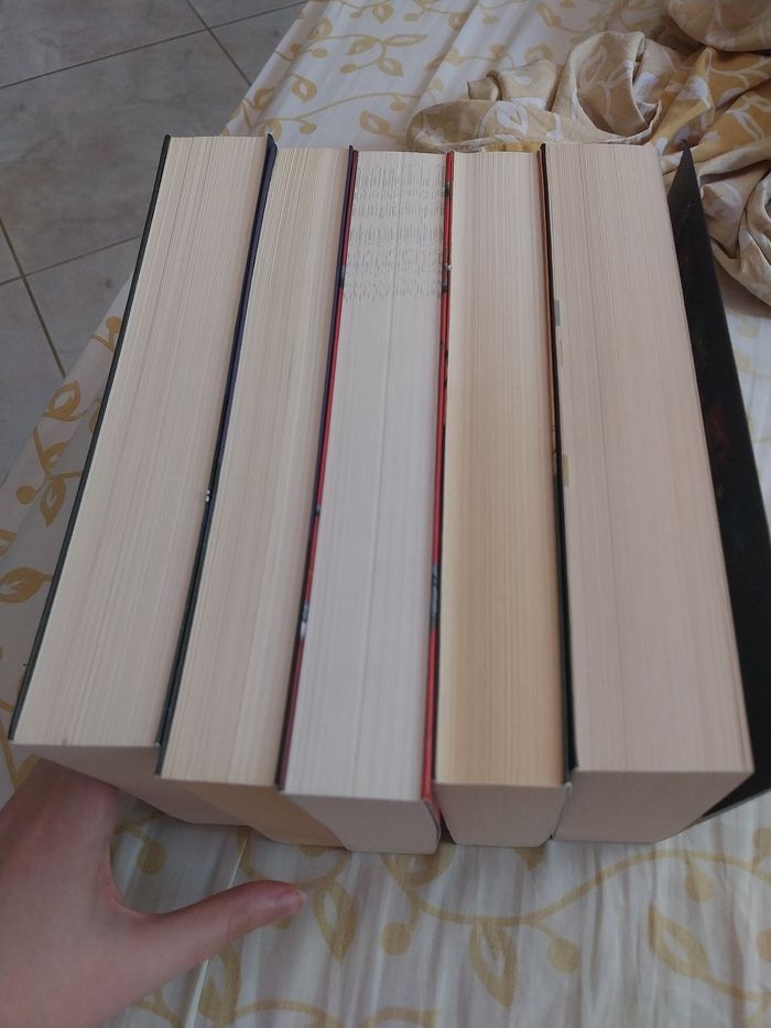 Lot Romans 4 Twisted Tales 1 Queen's Council Hachette Heroes - photo numéro 6