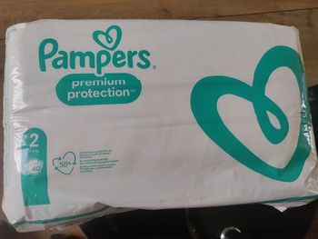 40 couches Pampers T2