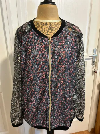 Veste en dentelle fleurie Ulla Popken 50-52 tres bon état