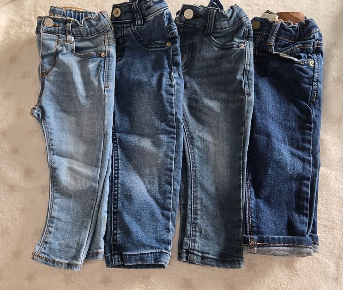 Lot de 4 jeans 9/12 mois