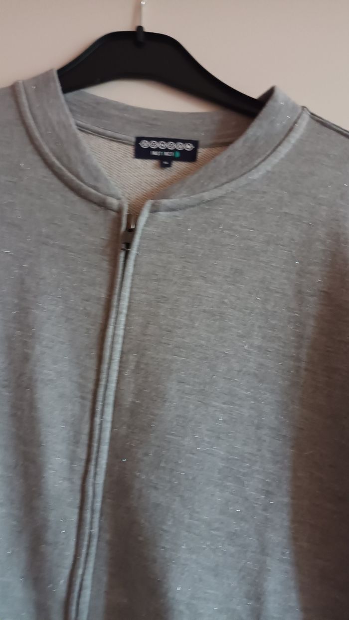 VENDS SWEAT FEMME - photo numéro 2