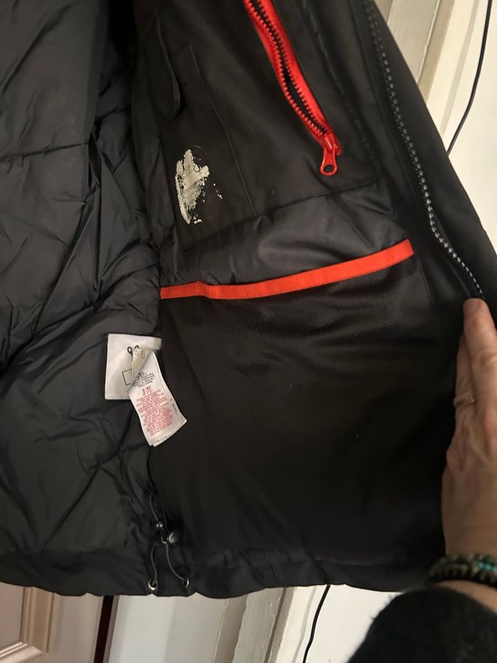 Blouson noir à capuche chaud 🥵 doublé matelassé Décathlon taille M état comme neuf - photo numéro 7