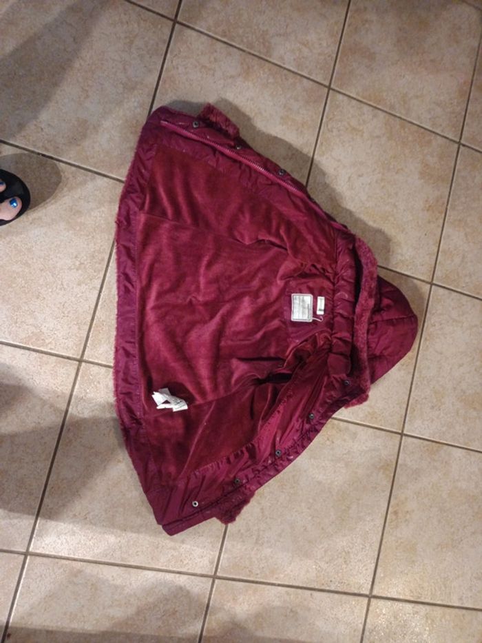 Manteau bordeaux 3 ans - photo numéro 4