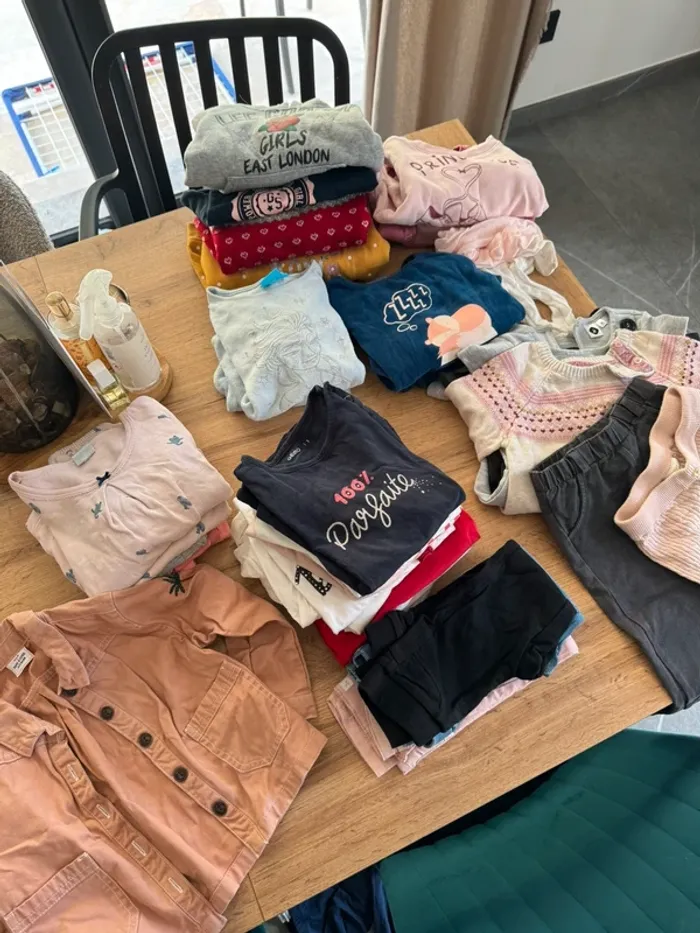 LOTS DE 33 pièces en 3 ans FILLE