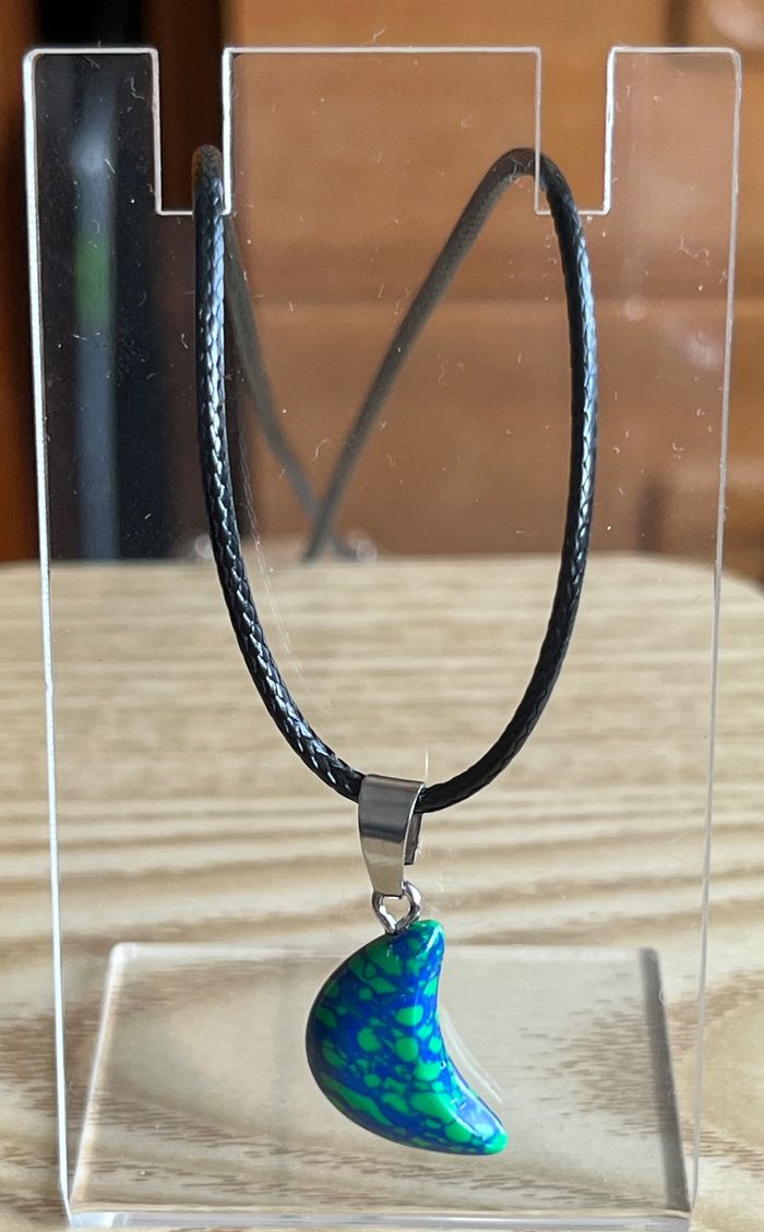 Collier lune bleu et vert