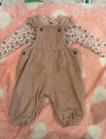 Ensemble salopette avec son haut bébé 