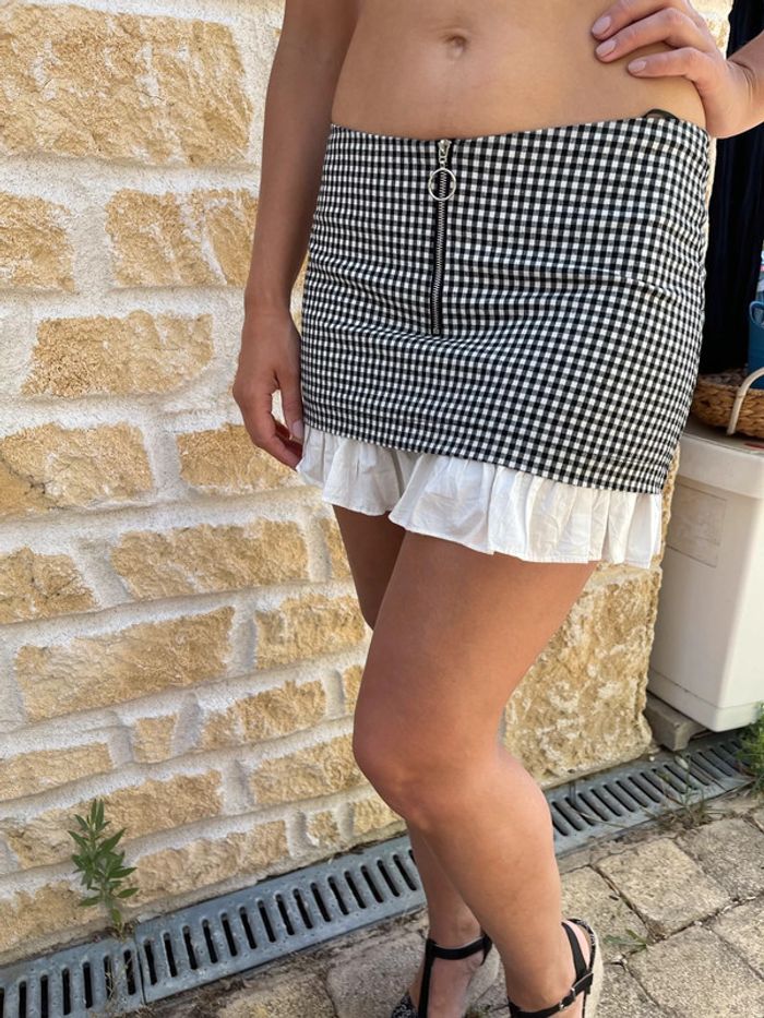 Short / jupette noir et blanc en très bon état idéal pour l’été - photo numéro 3