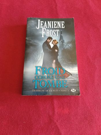 Froid comme une tombe " Chasseuse de la nuit tome 3 " Jeaniene Frost