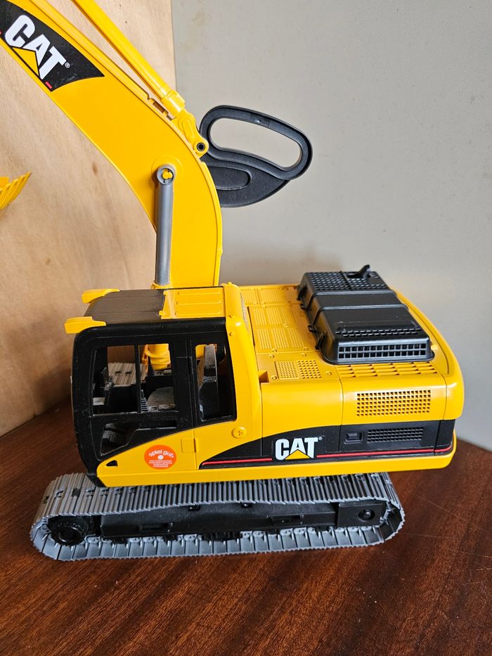 Pelleteuse CAT Bruder - photo numéro 6