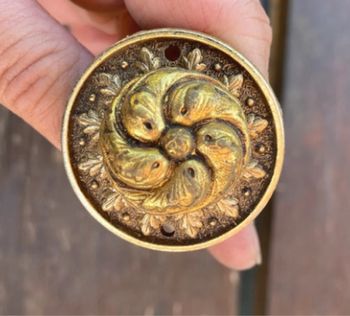 Bouton de meuble en laiton