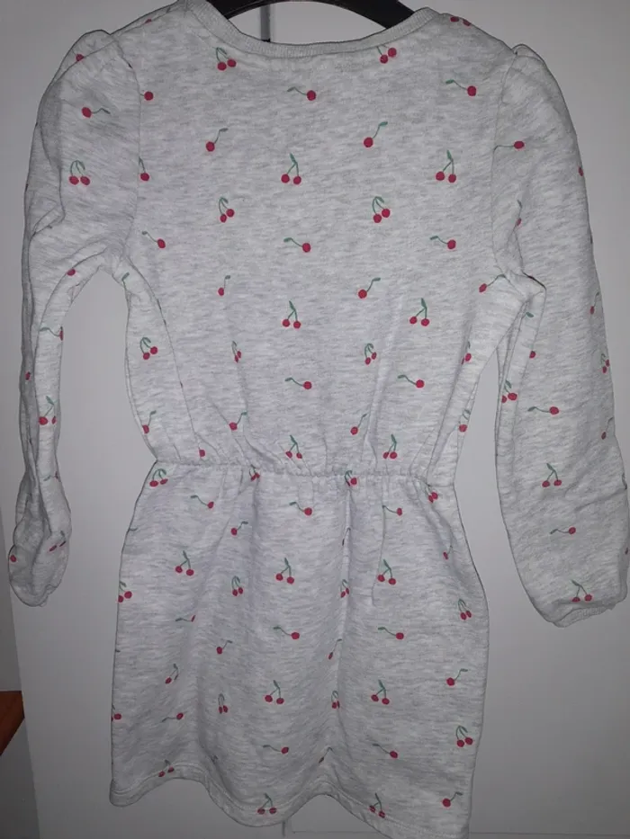 Robe cerise 5 ans - photo numéro 3