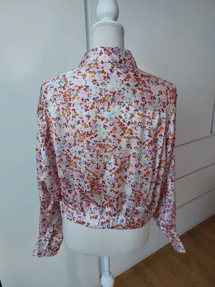 Magnifique blouse satinée fleurie - photo numéro 7