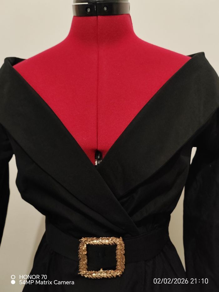 Robe décolletée - photo numéro 3