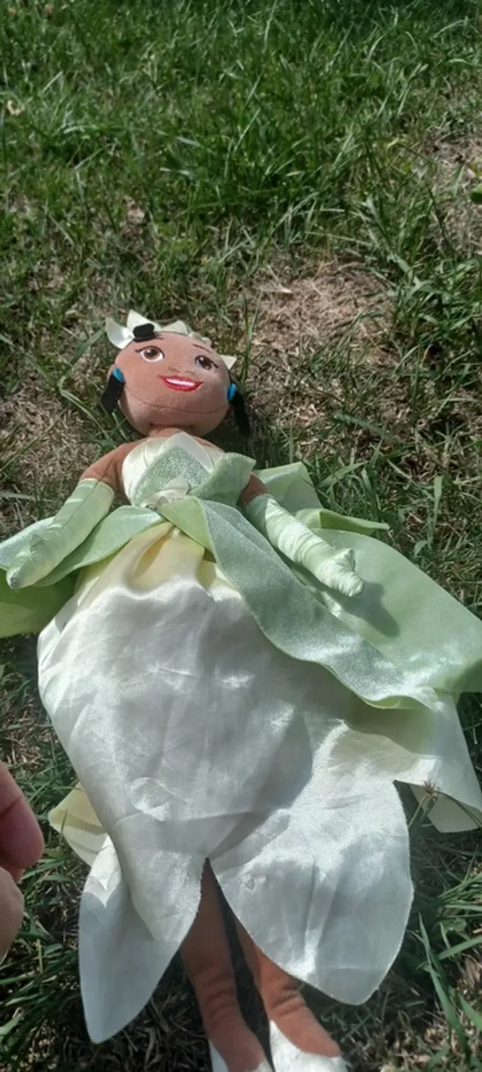Peluche tiana la princesse et la grenouille disneyland paris - photo numéro 2