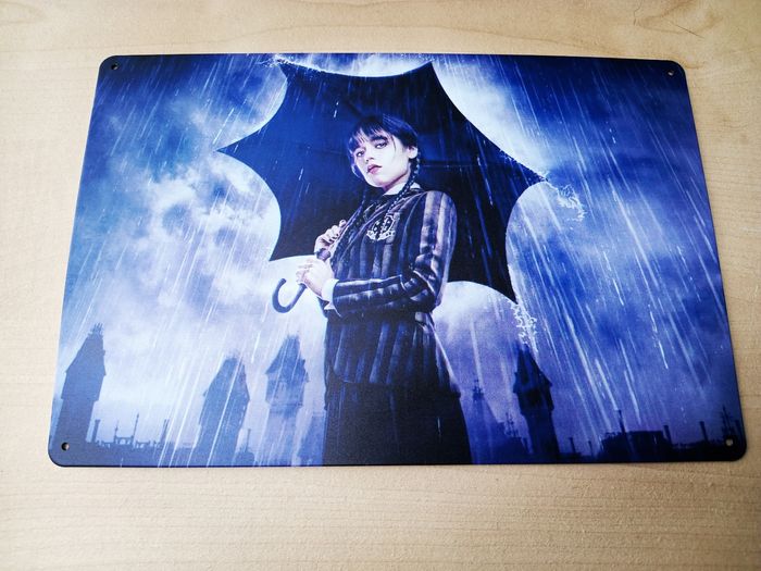 Plaque murale en métal collector de Mercredi Addams de la série Wednesday - photo numéro 4