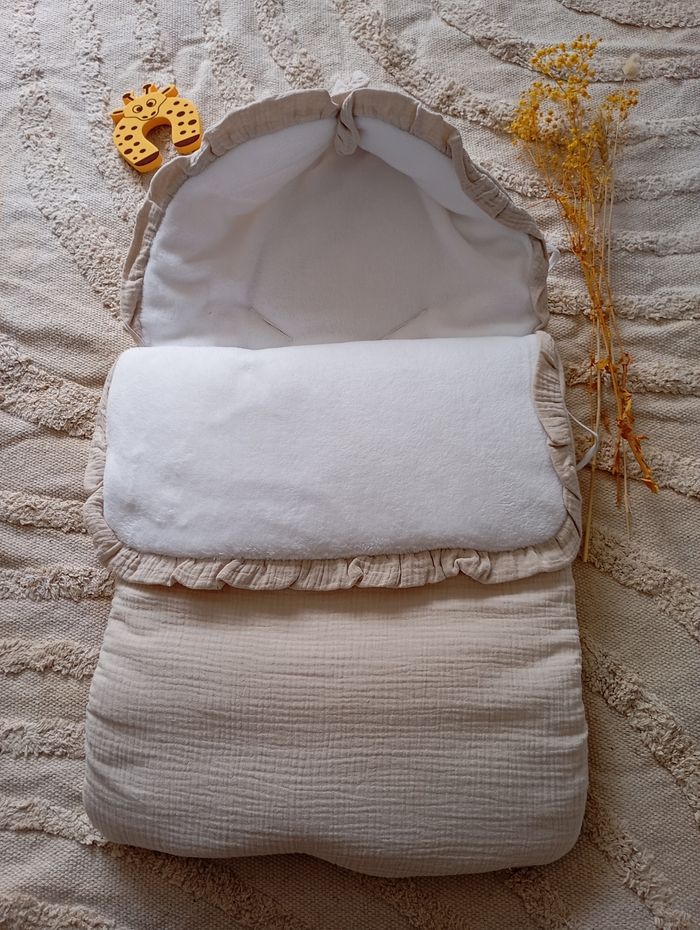 Nid d'ange gaze de coton et polaire beige
