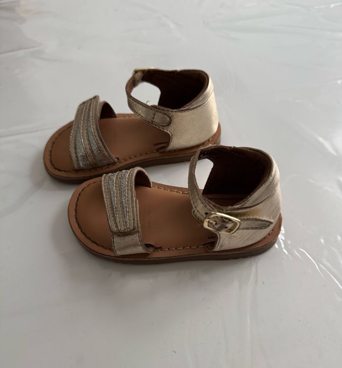 paires de sandales (T23)