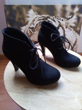 Bottines daim noir à lacets Jane Klain taille 37