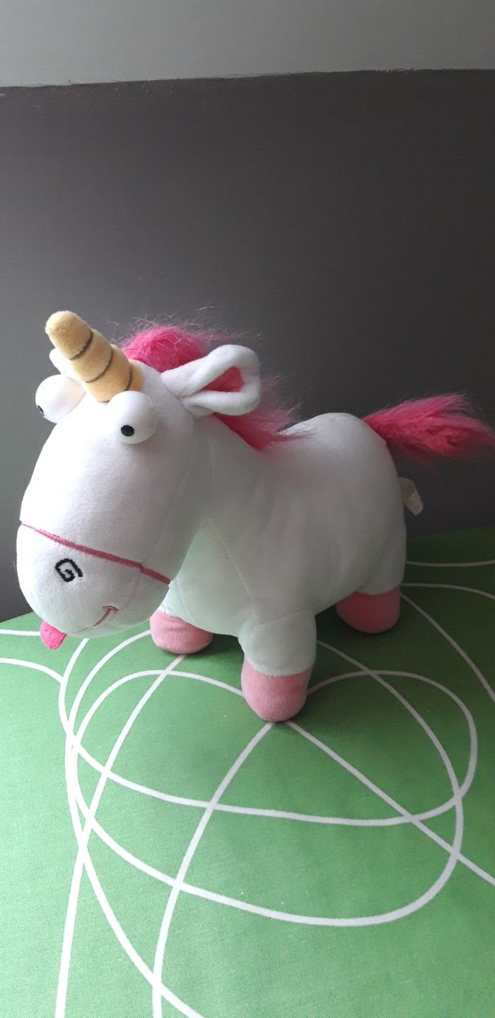 Peluche licorne minion
