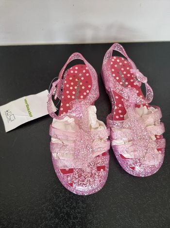 Sandalettes en plastique pointure 32