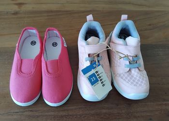 Chaussures et chaussons neufs.