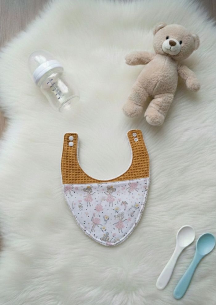 Bavoir bandana 9 mois à 18 mois Création fait main artisanale - photo numéro 2