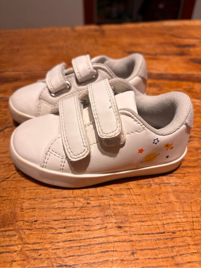 Chaussures blanches baskets enfant taille 21 - photo numéro 2