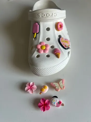 Lot de 10 charms rose / déco pour crocs rose