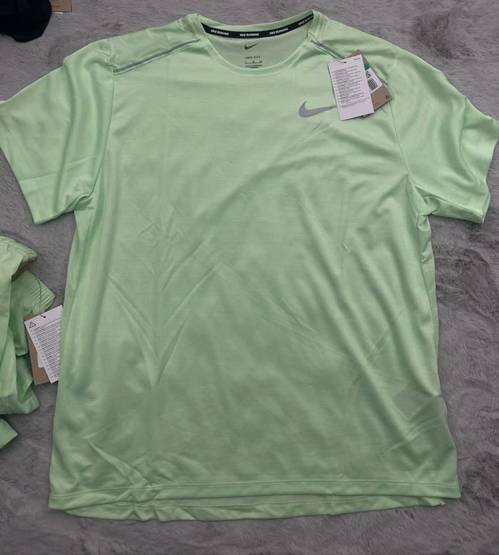 T-shirt Nike running vert fluo 💚 Taille XL - photo numéro 2